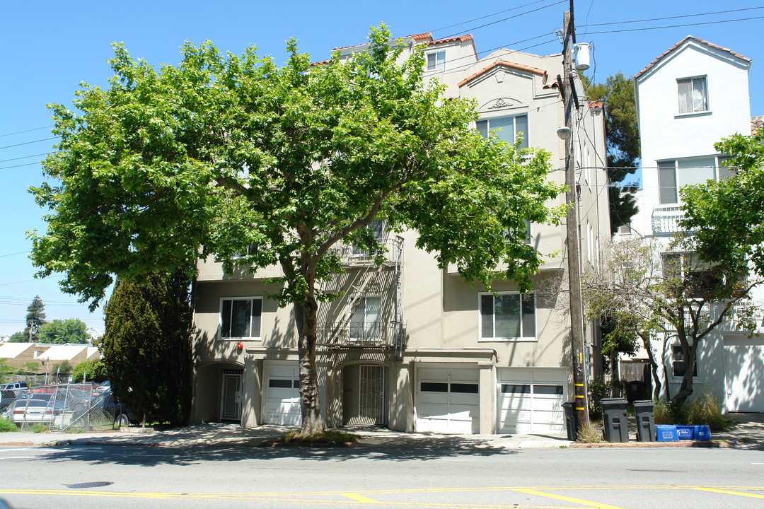 2225 Hearst Ave in Berkeley, CA - Building Photo