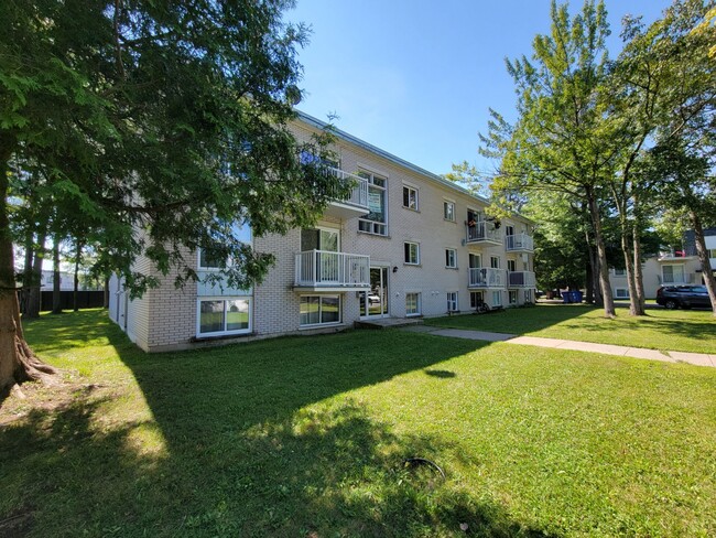 745 Arthur Normand Rue in Joliette, QC - Building Photo - Building Photo