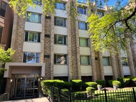510 W Fullerton Pkwy in Chicago, IL - Building Photo