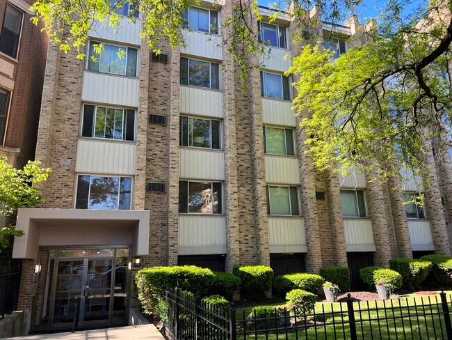 property at 510 W Fullerton Pkwy