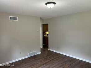 8105 Elmbrook Dr in Southaven, MS - Building Photo - Building Photo