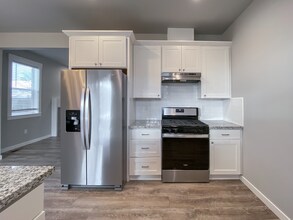 13856 SE Raymond St in Portland, OR - Building Photo - Building Photo