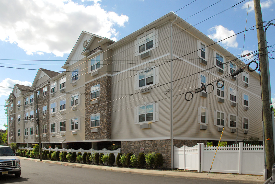 Riverside Apartments in Wallington, NJ - Building Photo