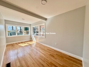 7 Ward St, Unit 1 in Somerville, MA - Building Photo - Building Photo