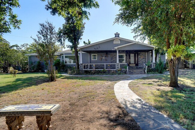 6763 Hill Ct-Unit -Unit A in Azle, TX - Building Photo - Building Photo