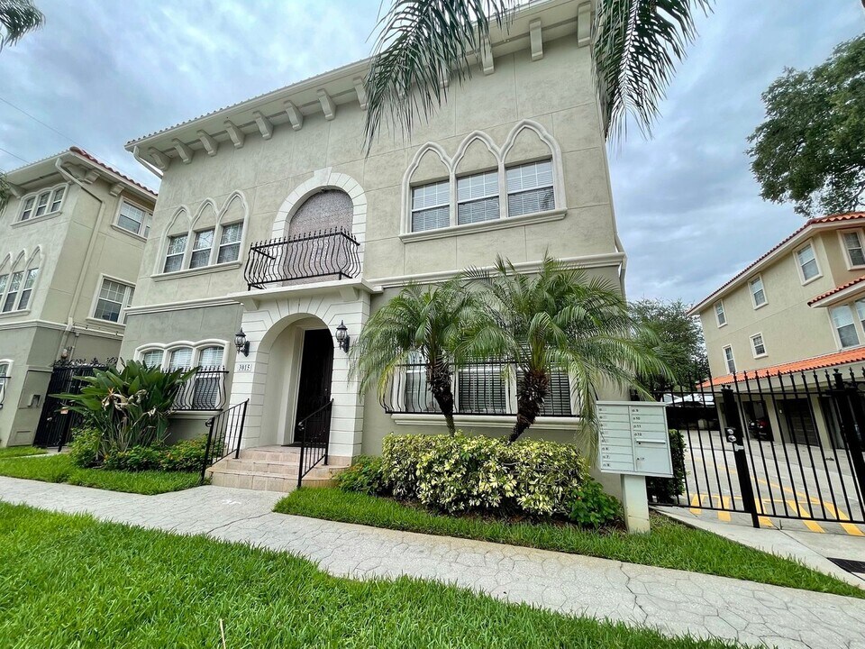 3015 W Bay View Ave in Tampa, FL - Building Photo