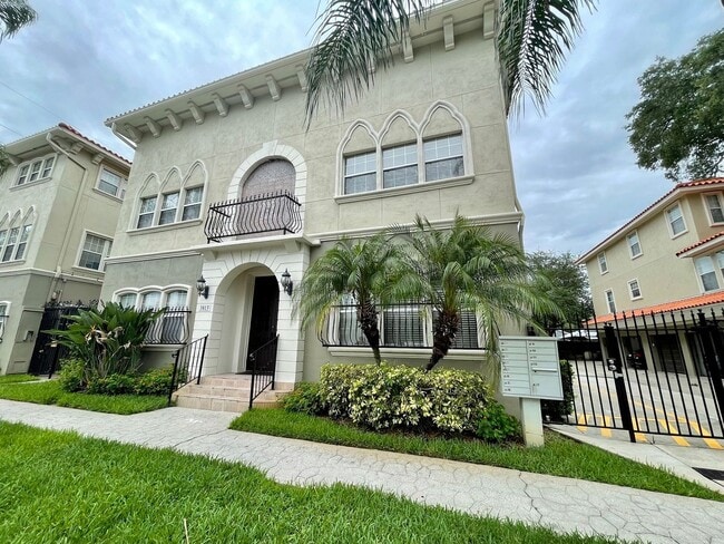 property at 3015 W Bay View Ave