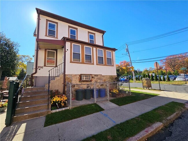 156 Beechwood Ave-Unit -2 in New Rochelle, NY - Building Photo - Building Photo