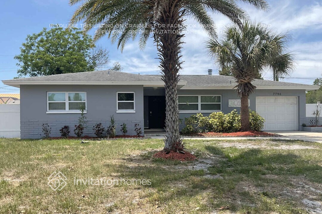 7796 Barry Ct in Seminole, FL - Building Photo
