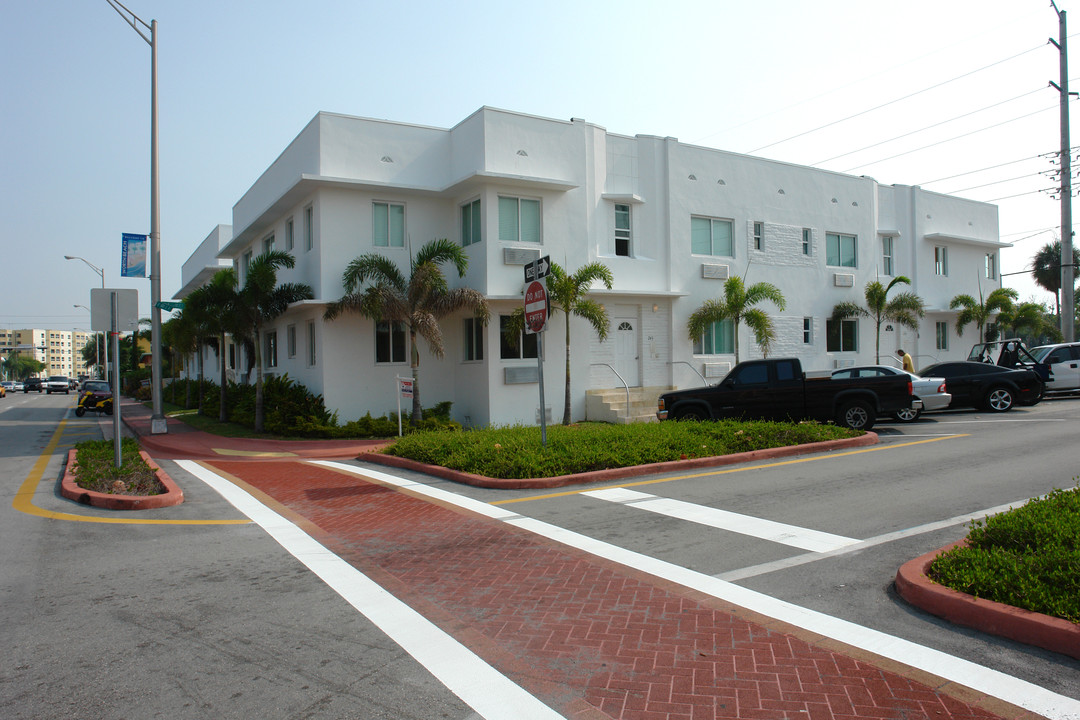 Lofts at Collins Condos in Miami Beach, FL - Building Photo