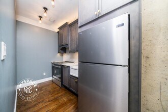 187 Kent Ave, Unit 313 in Brooklyn, NY - Foto de edificio - Building Photo