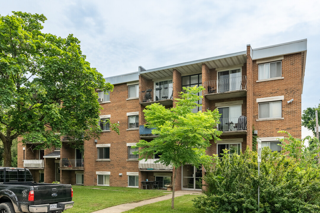 2590 De Monaco Boul in Québec, QC - Building Photo