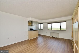 2500 N Van Dorn St in Alexandria, VA - Building Photo - Building Photo