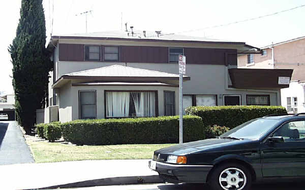 5021-5027 Klump Ave in North Hollywood, CA - Foto de edificio