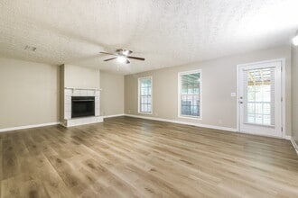 142 Old Hampton Way in Hampton, GA - Building Photo - Building Photo