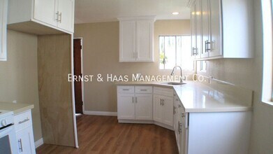 3875 Cherry Ave in Long Beach, CA - Building Photo - Building Photo