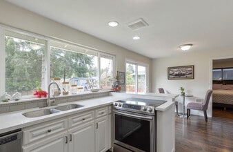 10710 115th Ave SW in Tacoma, WA - Building Photo - Building Photo