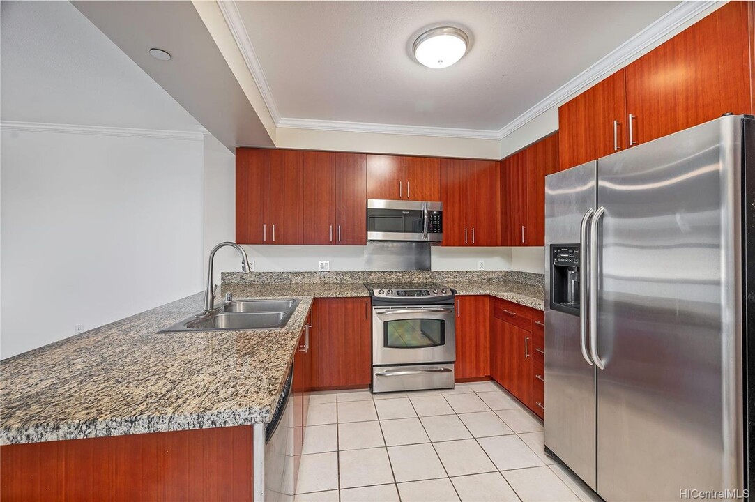 909 Kapiolani Blvd in Honolulu, HI - Building Photo