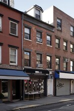 266 Bleecker St in New York, NY - Building Photo - Building Photo