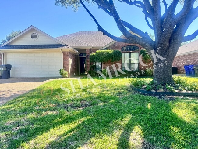 property at 2612 Comanche Trail