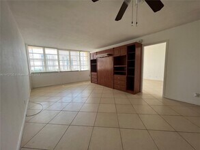 1825 S Ocean Dr, Unit OCEAN VIEW in Hallandale Beach, FL - Building Photo - Building Photo