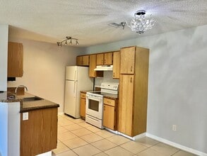 10265 Gandy Blvd N, Unit 207 in St. Petersburg, FL - Building Photo - Building Photo