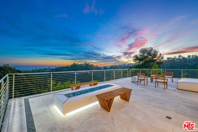 property at 1121 Roberto Ln