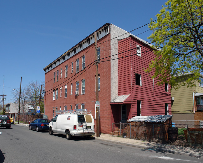 2-4 Meadow St in Bayonne, NJ - Foto de edificio - Building Photo