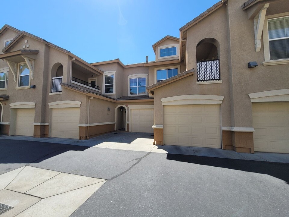 1364 Milano Dr in West Sacramento, CA - Building Photo