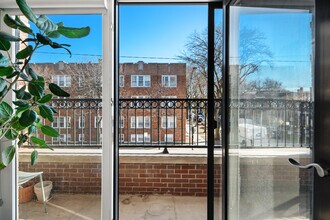 1836 W Foster Ave, Unit 2W in Chicago, IL - Building Photo - Building Photo