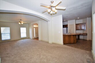 1009 S Gate Cir in Carl Junction, MO - Building Photo - Building Photo