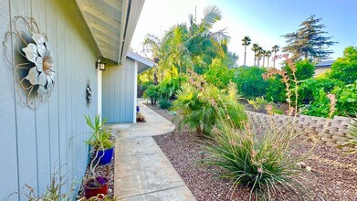 942 N Main Ave in Fallbrook, CA - Building Photo - Building Photo
