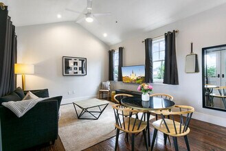 1430 St Charles Ave in New Orleans, LA - Building Photo - Building Photo