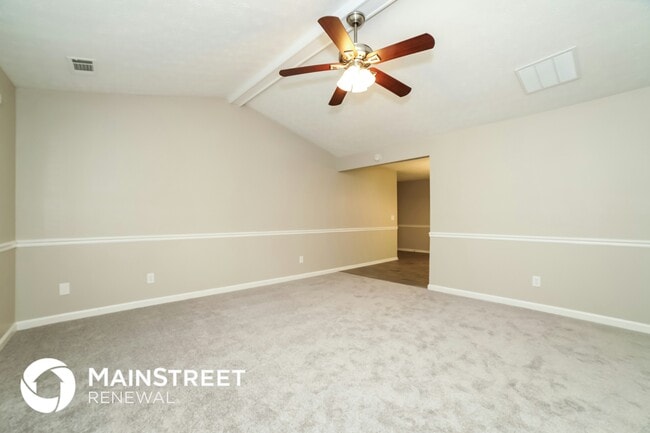 8218 Lakeview Dr SW in Covington, GA - Foto de edificio - Building Photo