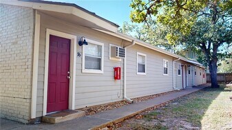 500 Foch St, Unit 16 in Bryan, TX - Building Photo