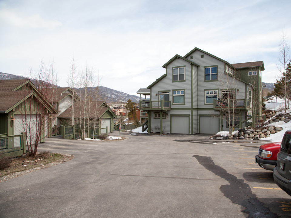 Mountain Creek in Dillon, CO - Building Photo