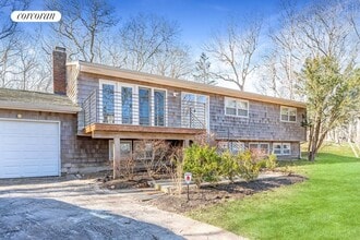 71 Gardiners Bay Dr in Shelter Island, NY - Building Photo - Building Photo