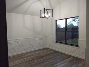 16229 Seminole Dr. in Edmond, OK - Foto de edificio - Building Photo