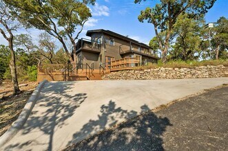 1112 Wild Basin Ledge in West Lake Hills, TX - Building Photo - Building Photo
