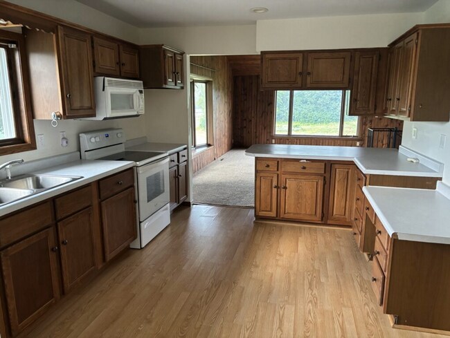 935 Hazelwood Dr in Rice Lake, WI - Building Photo - Building Photo