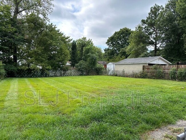 1622 Greyling Dr in Louisville, KY - Building Photo - Building Photo