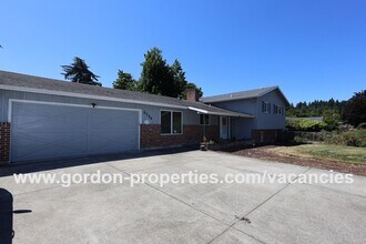 6788 SE Molt St in Milwaukie, OR - Building Photo - Building Photo