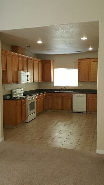 Tuolumne/Yosemite Duplex in Modesto, CA - Building Photo