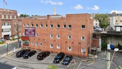 61 Field St in Waterbury, CT - Building Photo - Building Photo