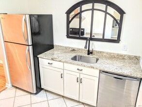 1010 Trout Brook Dr in West Hartford, CT - Building Photo - Building Photo