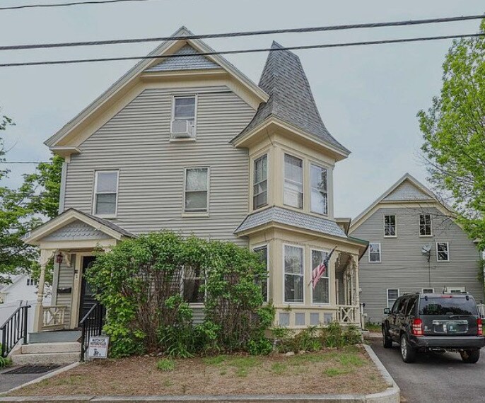 15 Pleasant St in Farmington, NH - Building Photo