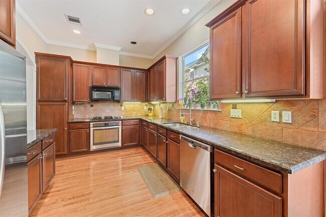 4010 Blossom St in Houston, TX - Building Photo - Building Photo