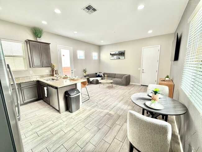 8060 S Desert Indigo Dr in Tucson, AZ - Foto de edificio - Building Photo