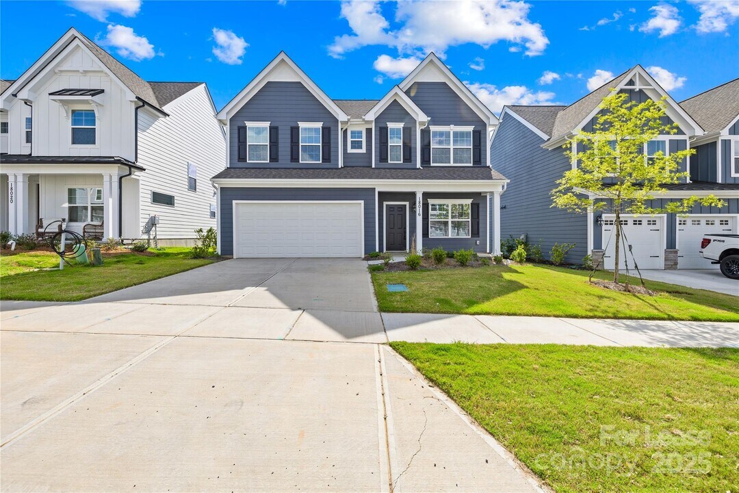 18016 Wilbanks Dr in Charlotte, NC - Building Photo