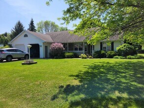 W5851 Hearthstone Dr in Appleton, WI - Foto de edificio - Building Photo